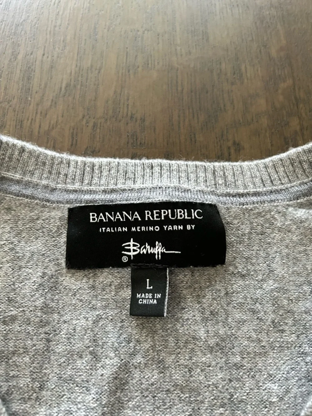 Banana Republic light gray Italian merino yarn wool long sleeve sweater v neck